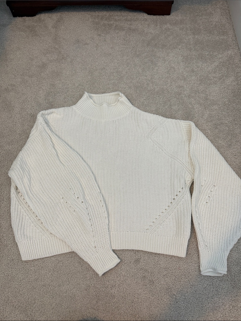 Abound M cotton white cropped sweater